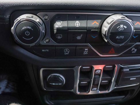 New 2026 Jeep Wrangler Unlimited Sahara AWD/4WD image 19