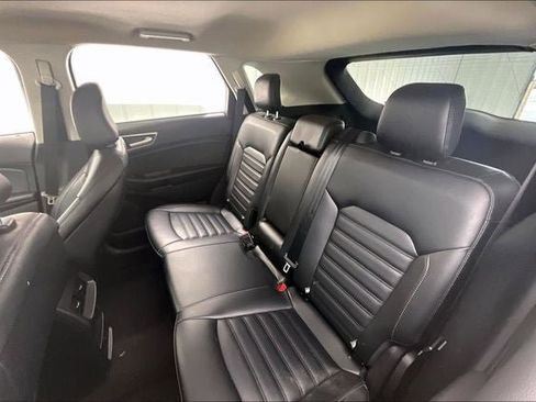 Used 2023 Ford Edge SEL image 18