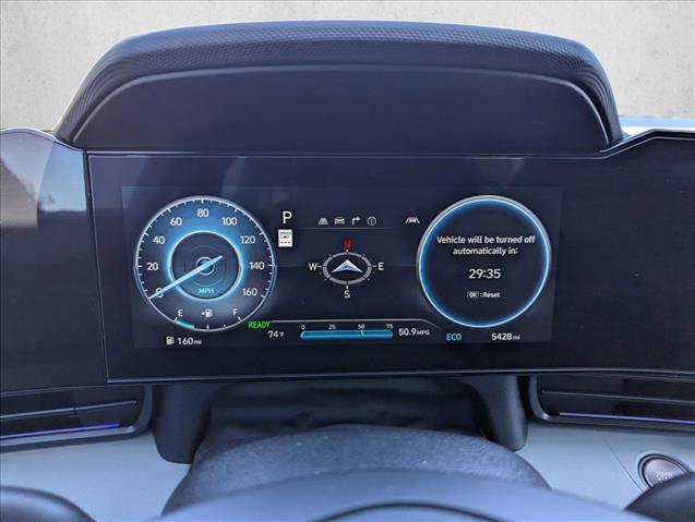 Certified 2025 Hyundai Elantra Limited FWD image 16