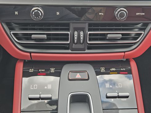 Certified 2026 Porsche Macan GTS AWD/4WD image 19