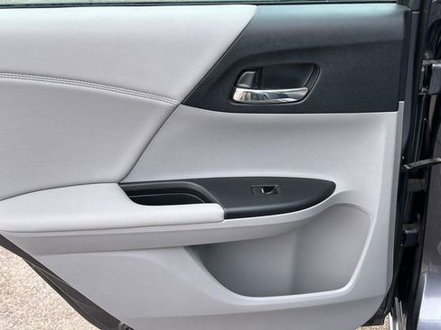 Used 2016 Honda Accord EX-L image 32