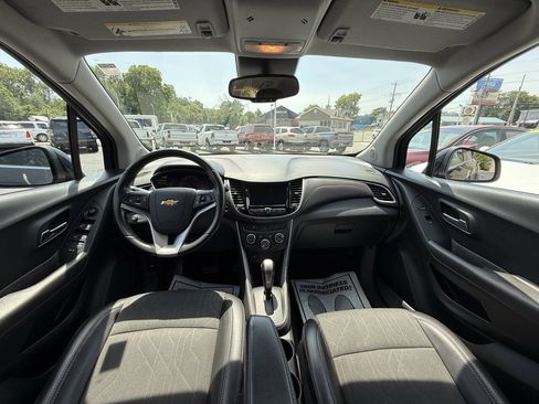 Used 2019 Chevrolet Trax LT w/ LT Convenience Package AWD/4WD image 13