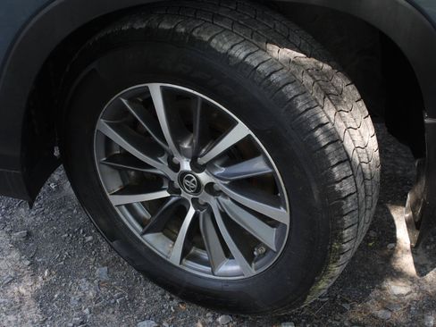 Used 2018 Toyota Highlander XLE AWD/4WD image 19
