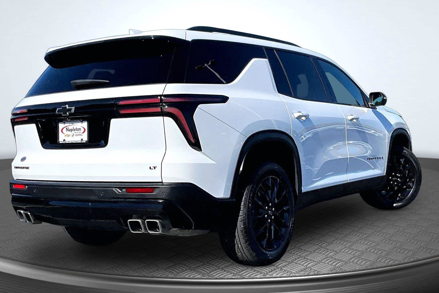 Used 2024 Chevrolet Traverse LT w/ Midnight/Sport Edition FWD image 2