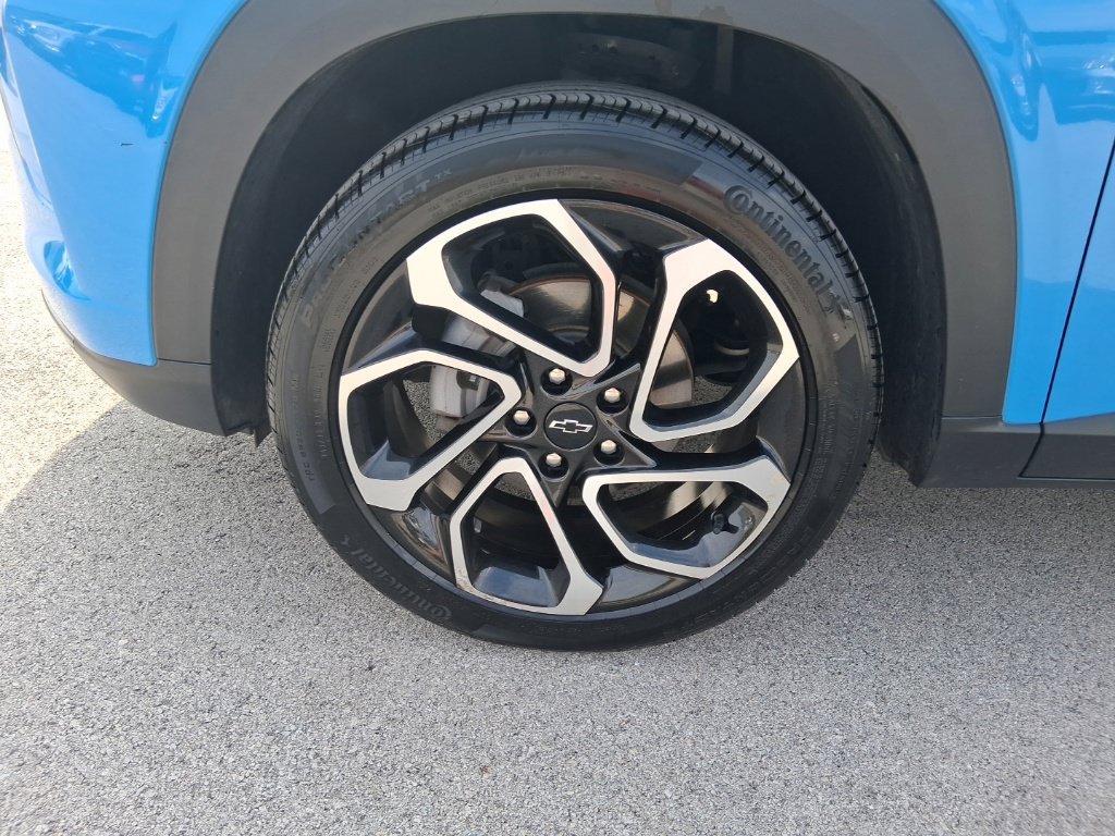 Used 2024 Chevrolet Trax RS w/ Sunroof Package FWD image 18