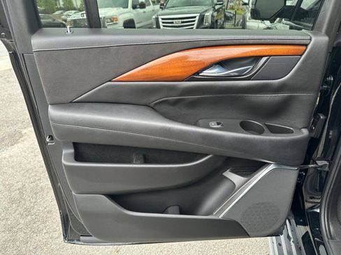 Used 2015 Cadillac Escalade ESV Luxury RWD image 16