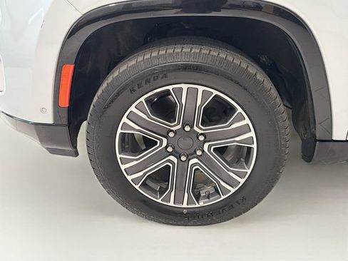 Used 2022 Jeep Wagoneer Series III AWD/4WD image 29