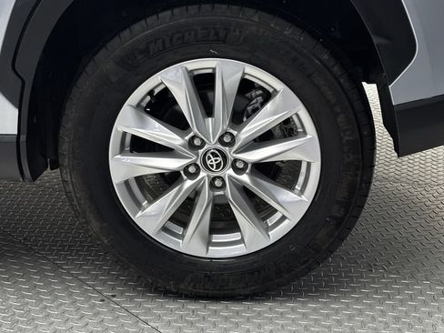 Used 2025 Toyota Corolla Cross LE FWD image 6