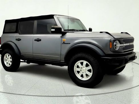 Used 2022 Ford Bronco Badlands AWD/4WD image 3