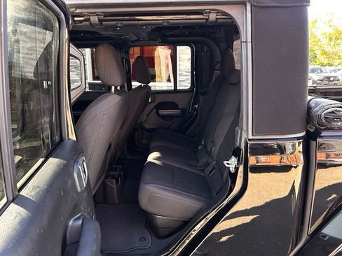 Used 2022 Jeep Gladiator Sport AWD/4WD image 15