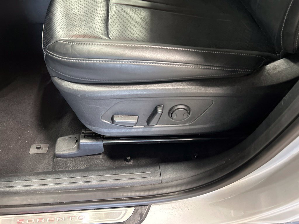 Certified 2024 Kia Sorento EX AWD/4WD image 11