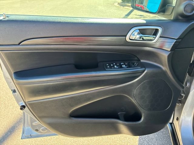 Used 2020 Jeep Grand Cherokee Laredo AWD/4WD image 14