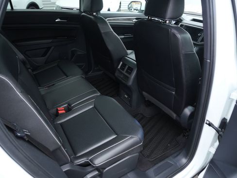 Used 2020 Volkswagen Atlas Cross Sport SE w/ Panoramic Sunroof Package image 23