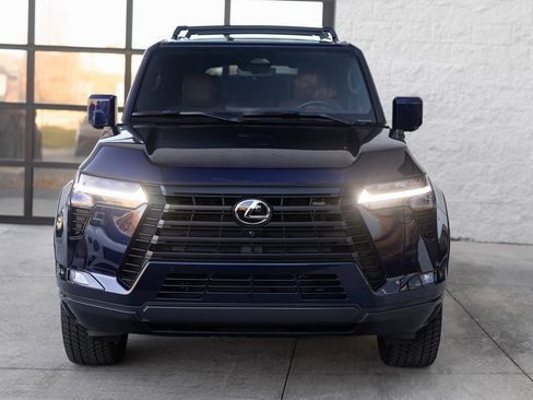 Used 2024 Lexus GX 550 image 8