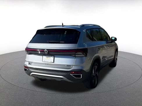 Used 2025 Volkswagen Taos SE image 14