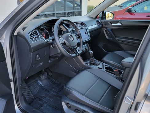 Used 2021 Volkswagen Tiguan SE image 13