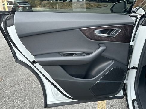 Used 2019 Audi Q8 Premium Plus w/ Premium Plus image 22