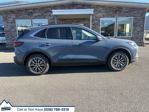 New 2024 Ford Escape Base w/ PHEV Premium Package image 38