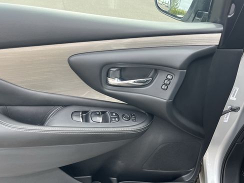 Used 2018 Nissan Murano SL w/ Moonroof Package AWD/4WD image 16