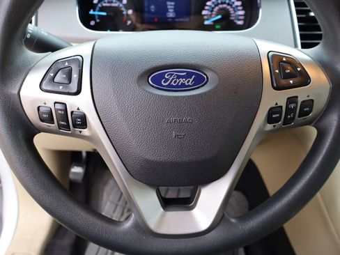 Used 2018 Ford Taurus SE FWD image 10
