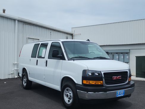 Used 2025 GMC Savana 2500 w/ Driver Convenience Package RWD image 7