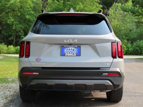 Certified 2023 Kia Sorento S w/ Panoramic Sunroof Package AWD/4WD image 19