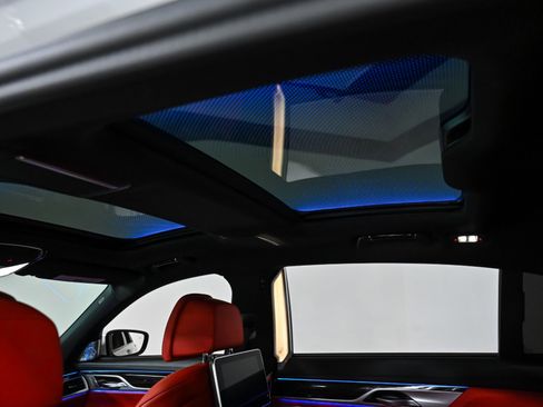 Used 2022 BMW ALPINA B7 xDrive w/ Luxury Rear Seating Package image 44