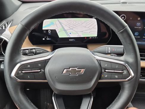 Used 2025 Chevrolet Equinox ACTIV w/ Safety and Technology Package FWD image 15