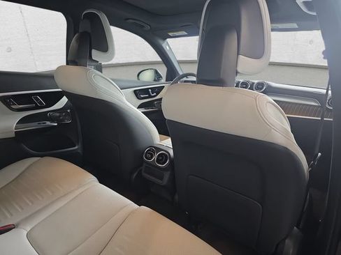 Used 2023 Mercedes-Benz GLC 300 4MATIC image 11