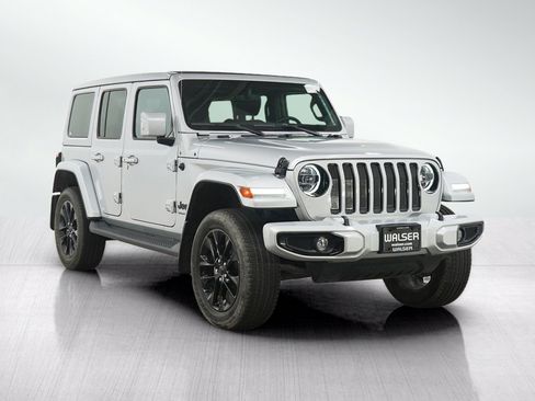 Used 2023 Jeep Wrangler Unlimited Sahara AWD/4WD image 7