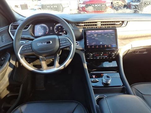 Certified 2025 Jeep Grand Cherokee L Limited w/ Black Appearance Package image 13