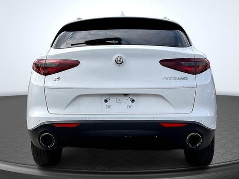 Used 2018 Alfa Romeo Stelvio AWD image 4