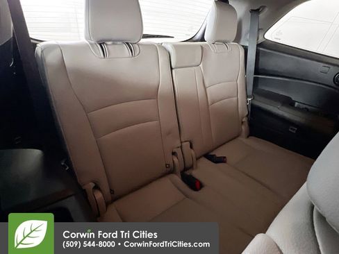 Used 2018 Honda Pilot Touring image 16