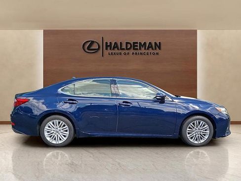 Used 2014 Lexus ES 350 w/ Luxury Package FWD image 6