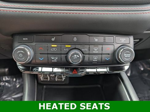 Used 2023 Dodge Durango GT image 3