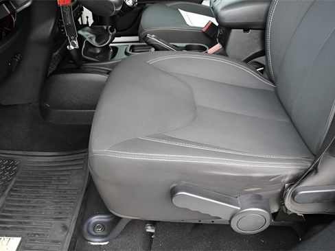 Used 2016 Jeep Wrangler Unlimited Rubicon w/ Connectivity Group image 12