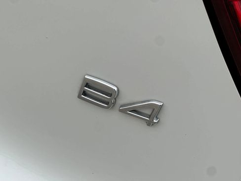 Used 2023 Volvo XC40 B4 Core w/ Convenience Package image 17