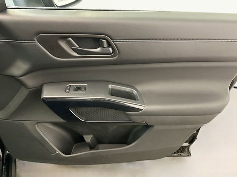 Used 2024 Nissan Pathfinder S AWD/4WD image 33