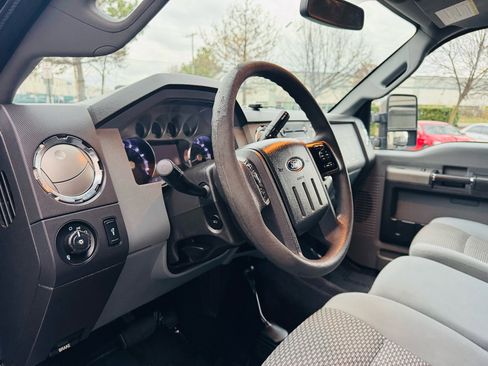 Used 2011 Ford F250 XLT w/ XLT Premium Pkg image 12