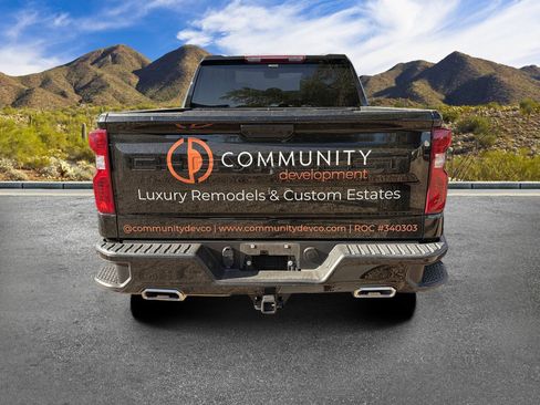 Used 2024 Chevrolet Silverado 1500 Custom Trail Boss AWD/4WD image 3