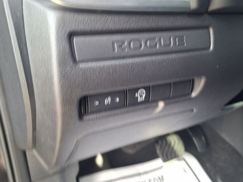 Used 2023 Nissan Rogue S AWD/4WD image 10