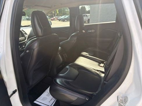 Used 2016 Jeep Cherokee Trailhawk AWD/4WD image 15