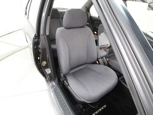 Used 1992 Nissan Maxima SE image 17