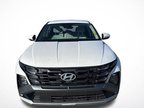 Used 2025 Hyundai Tucson SE image 3