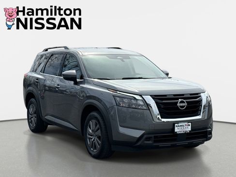 Used 2025 Nissan Pathfinder SV image 1