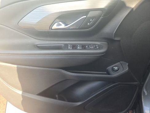 Used 2023 GMC Terrain SLE w/ Driver Convenience Package image 23