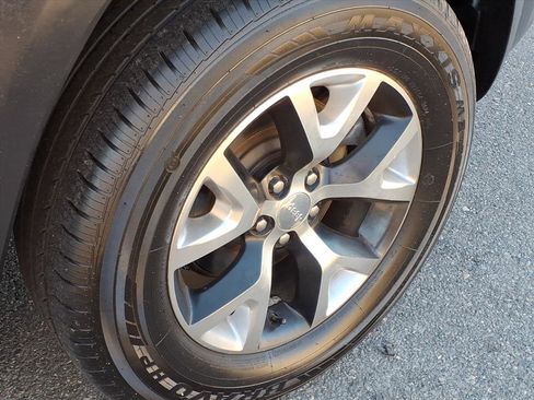 Used 2016 Jeep Cherokee Trailhawk w/ Comfort/Convenience Group image 14