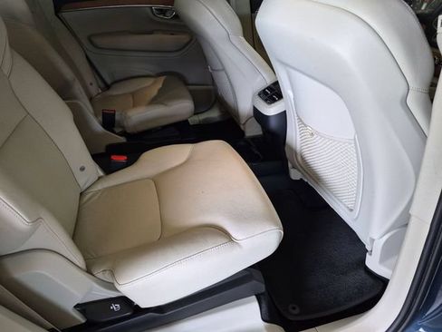 Used 2021 Volvo XC90 T6 Momentum AWD/4WD image 19