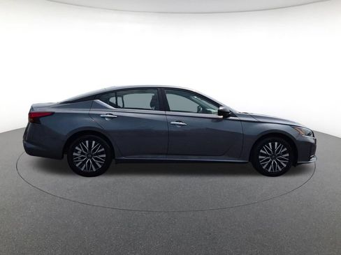 Used 2025 Nissan Altima 2.5 SV FWD image 4
