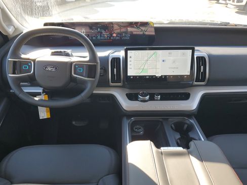 New 2025 Ford Expedition Active image 14